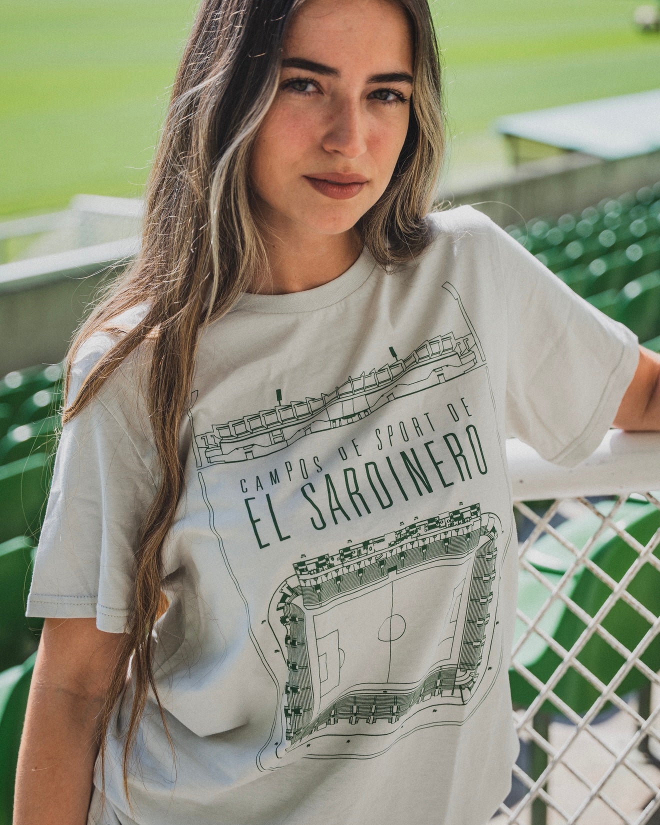 CAMISETA GRIS ESTADIO