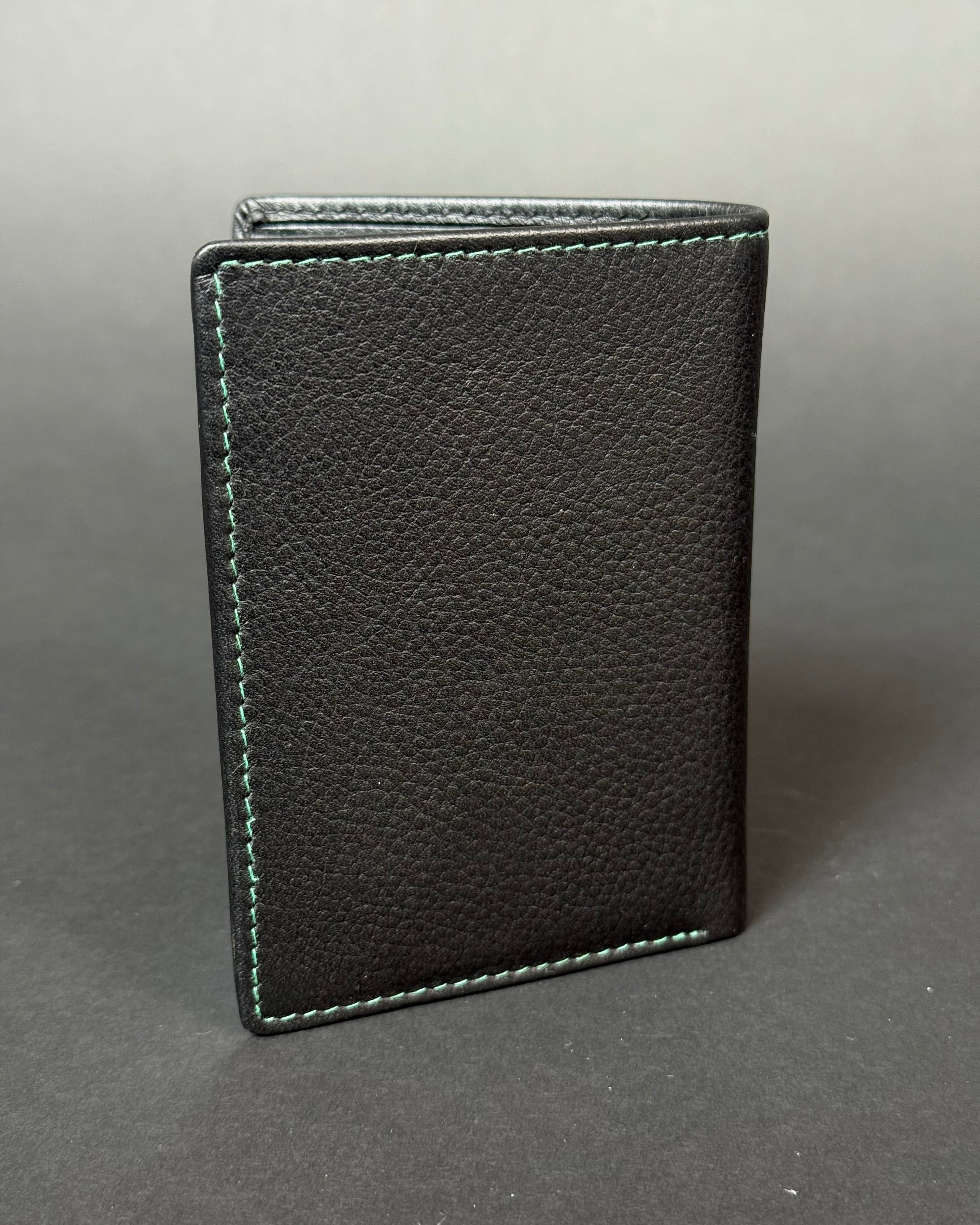 BILLETERA CLASICA LOGO METALICO