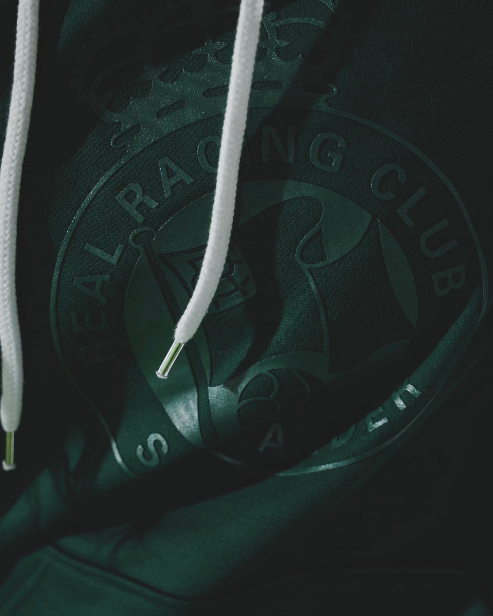 SUDADERA CON CAPUCHA VERDE