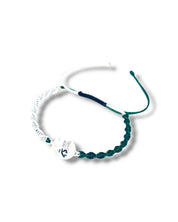 PULSERA ESCUDO DE PLATA NYLON BICOLOR AYER TE VI QUE SUBIAS