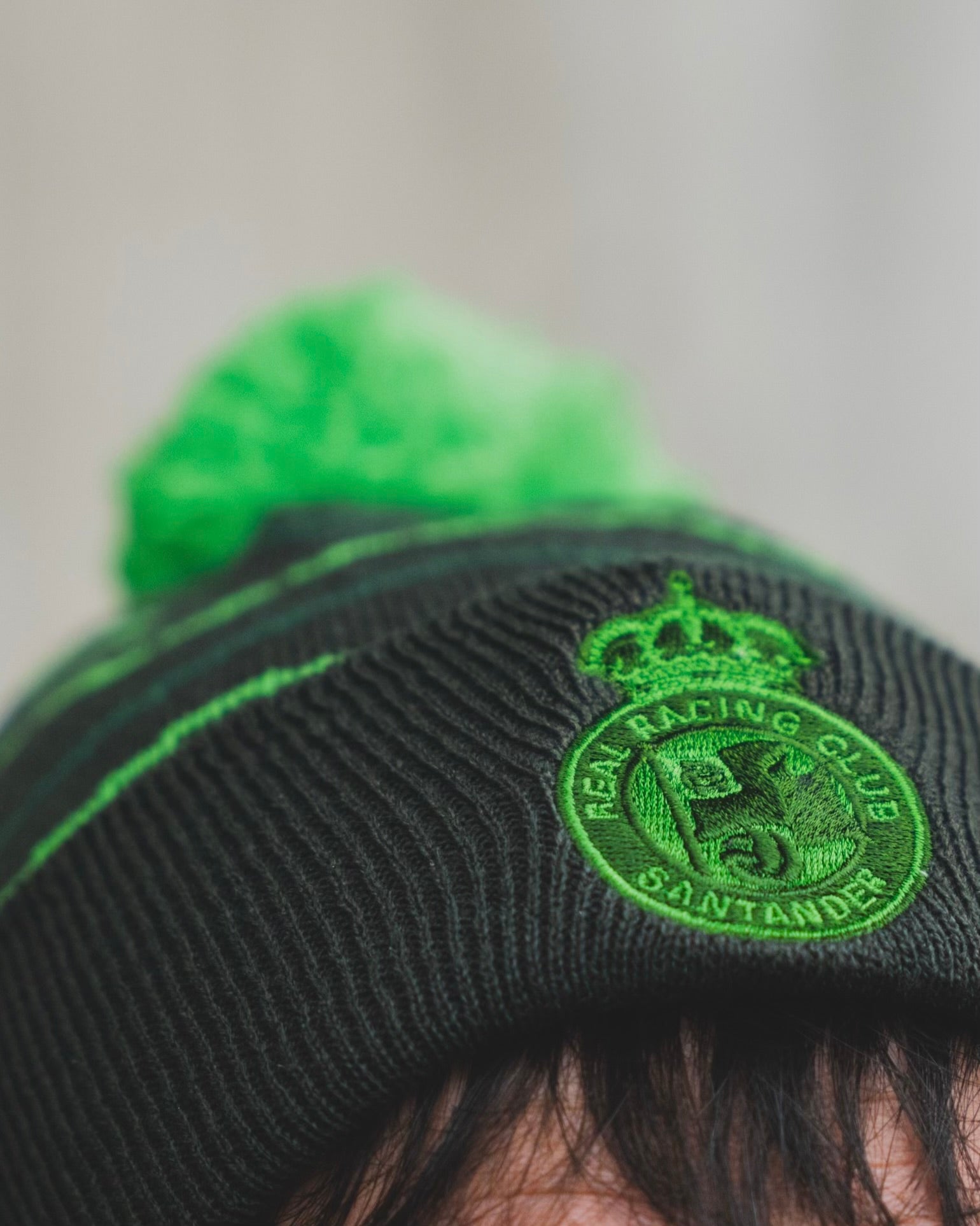 GORRO BORLA VERDE ADULTO