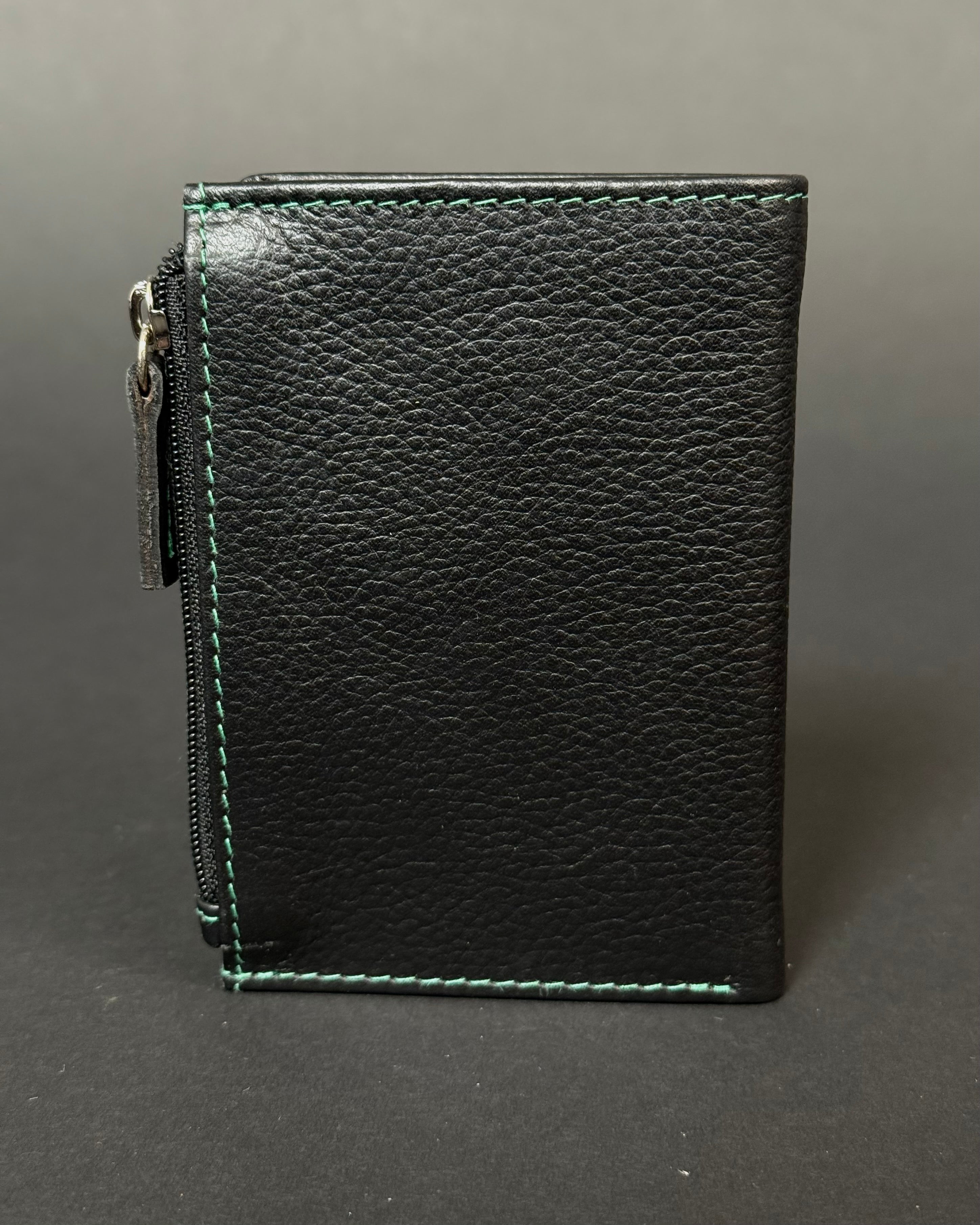 TARJETERO MONEDERO LOGO METÁLICO