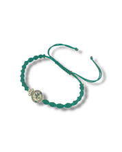 PULSERA ESCUDO DE PLATA NYLON VERDE AYER TE VI QUE SUBIAS